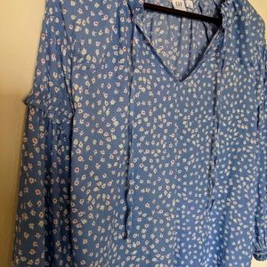 Gap -S- Blue with white flowers Blouse